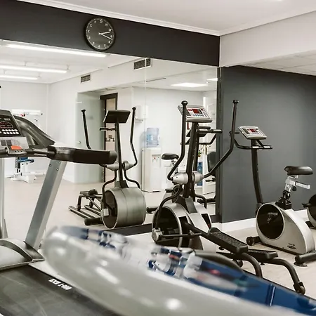 Hotel Ilunion Abando Bilbao فندق بلباو