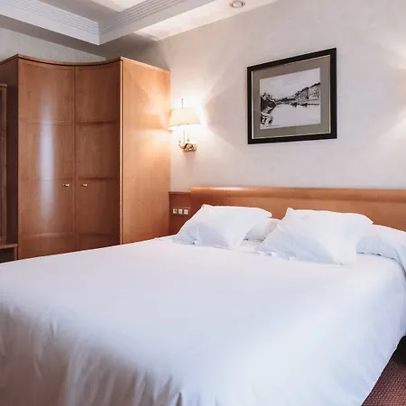Hotel Ilunion Abando Bilbao فندق 4*