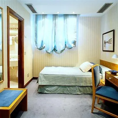 Hotel Ilunion Abando Bilbao فندق بلباو
