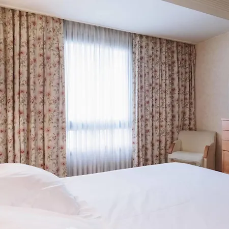 Hotel Ilunion Abando Bilbao بلباو