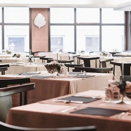 Hotel Ilunion Abando Bilbao فندق 4*